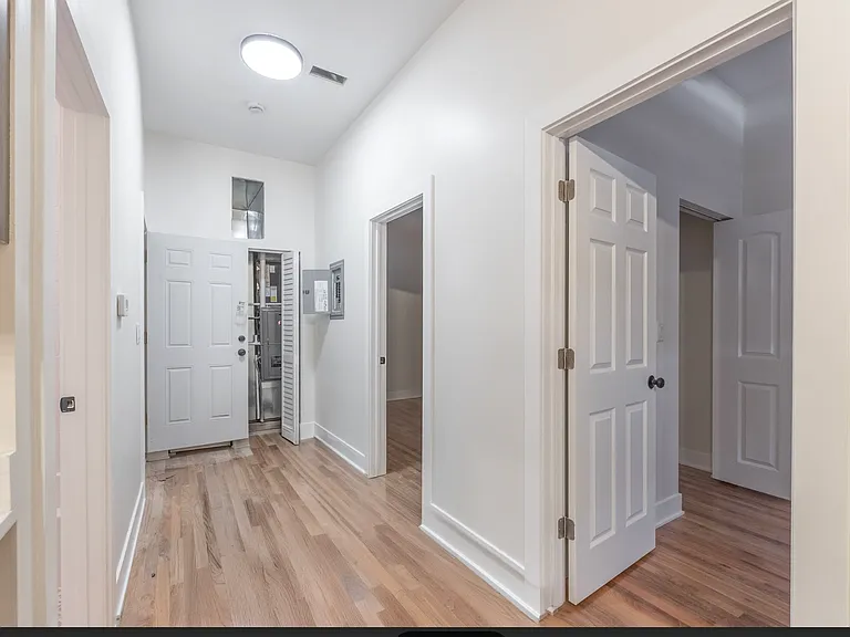 1738 N California Ave #1 — Photo 2