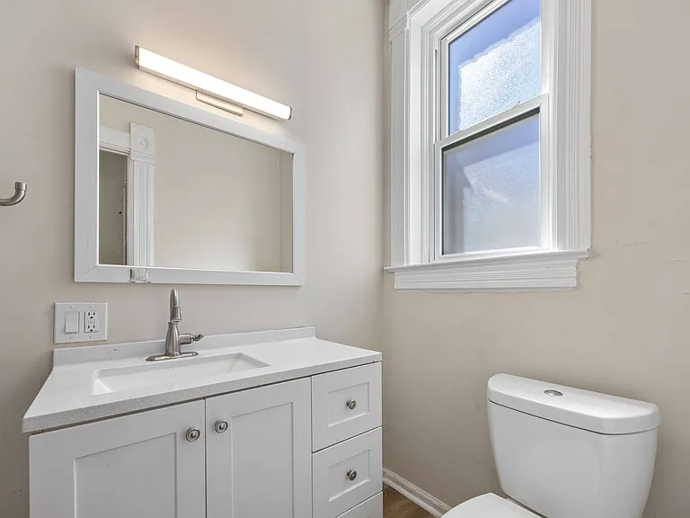 Thomas Logan Apartments — Photo 6