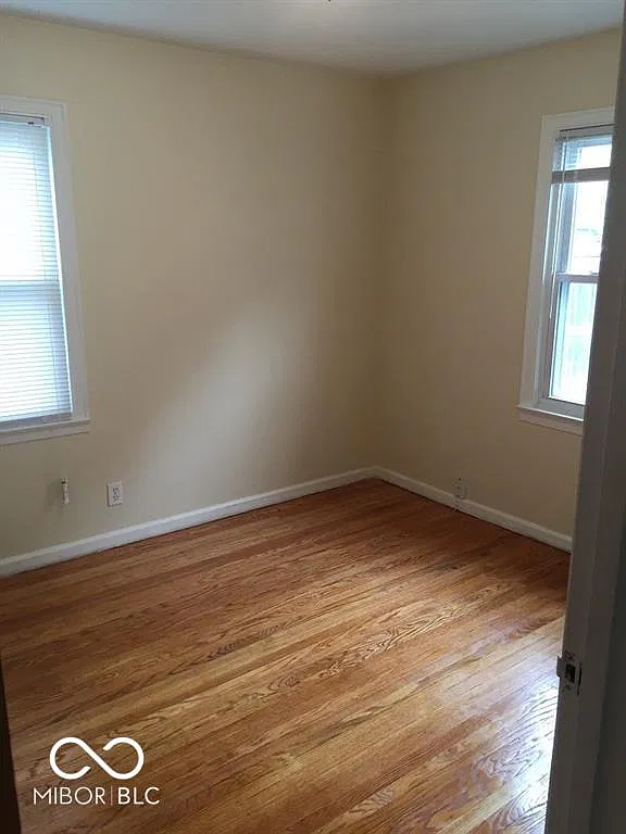 3 bed, 1.0 bath, 976 sqft, $1,250 — Photo 4