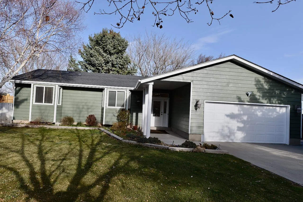 6 bed, 3000 sqft, $2,895 — Photo 1
