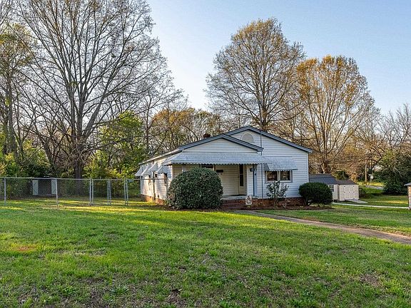 5th image of 105 Shands St