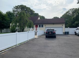 79 Stackyard Dr, Mastic Beach, NY 11951