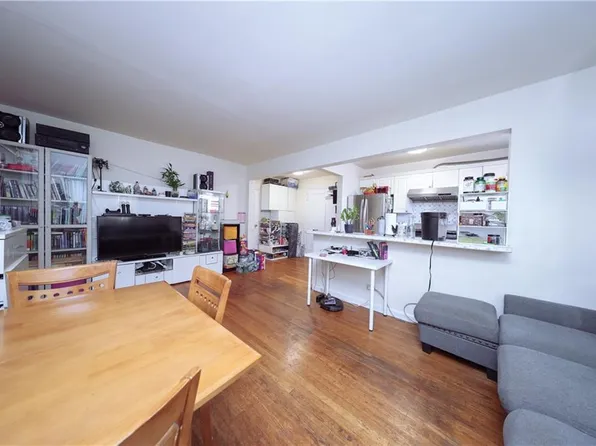 2705 Kings Highway image 7 of 17