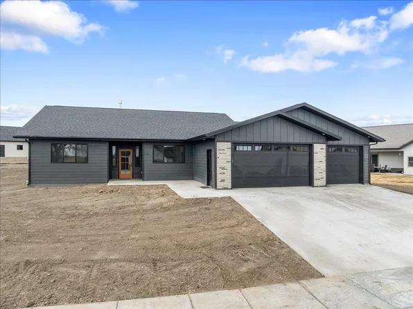 4521 Callaway Dr, Rapid City, SD 57703