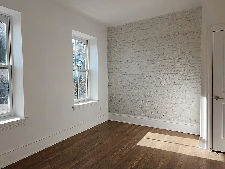 228 E Hanover St #4 — Photo 4