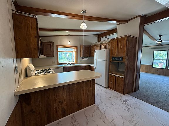 4th image of 735 Thorntree Ter