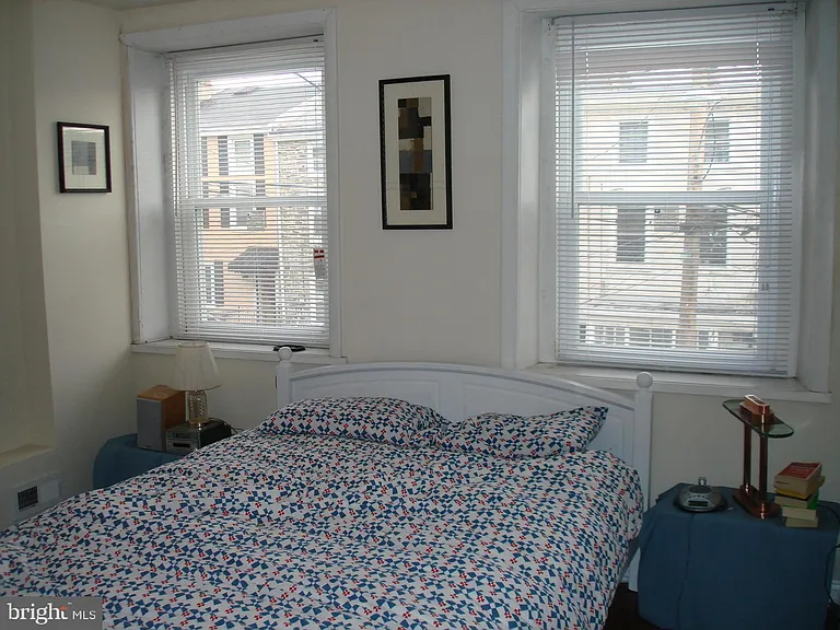 160 Levering St — Photo 7