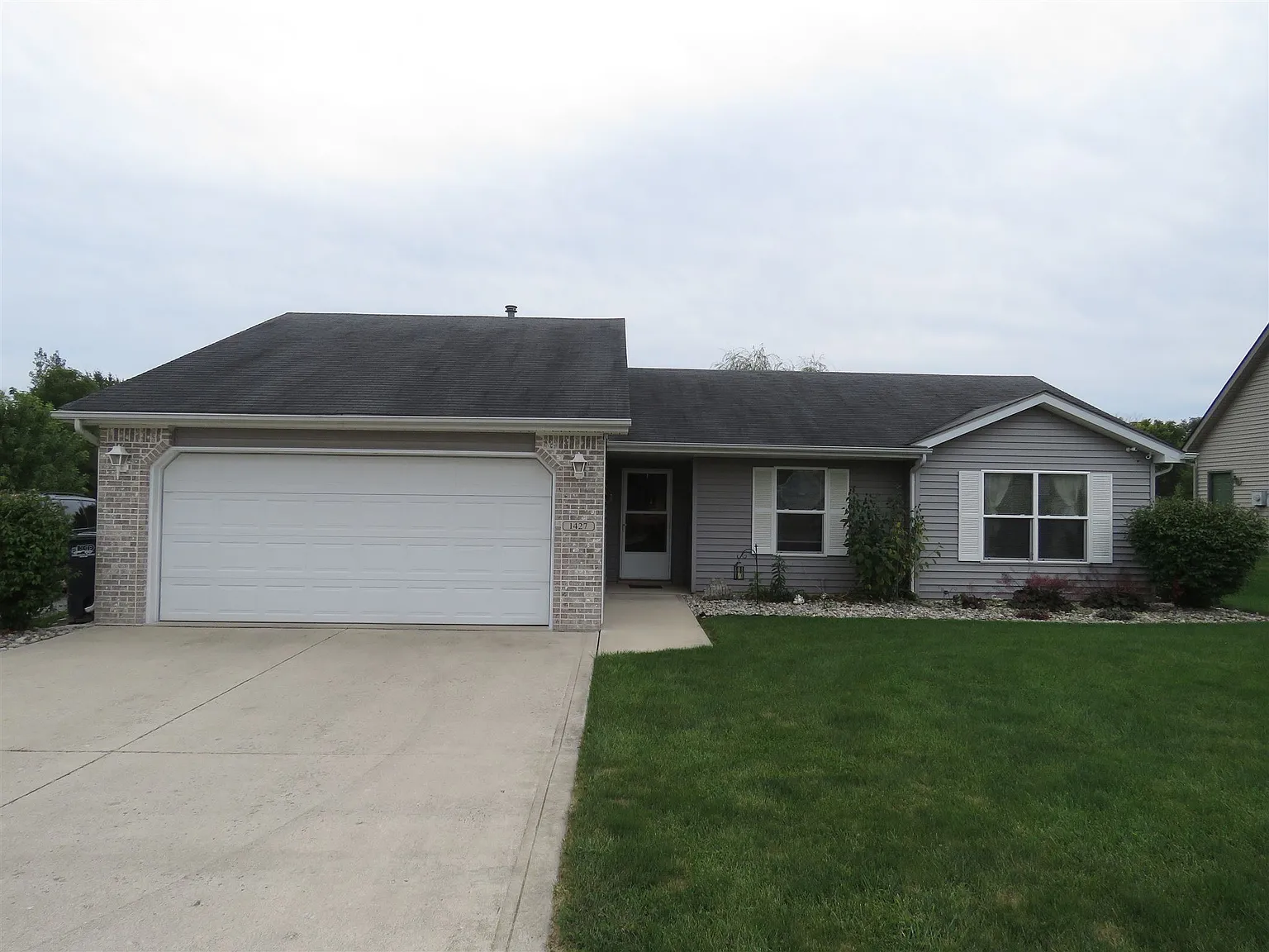 1427 Garden St photo 1