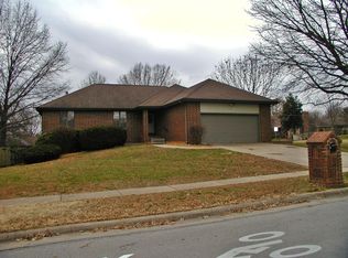 4001 S Belvedere Ct, Springfield, MO 65807