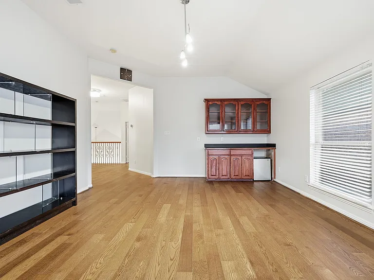 2917 Waterford Dr — Photo 4