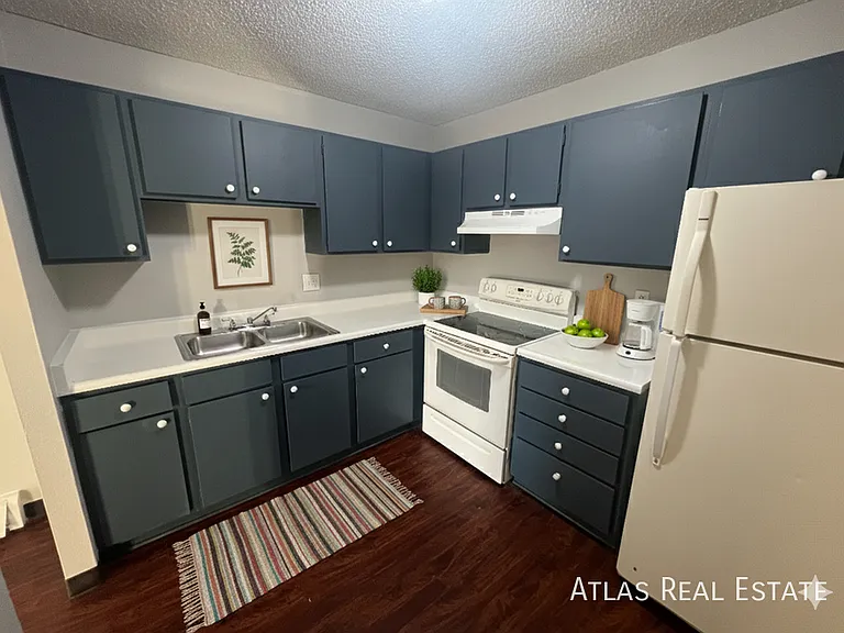 312 W Alabama Ave — Photo 2
