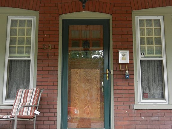 3rd image of 24 W 7th Ave S