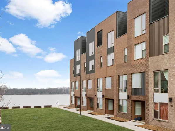 3208 Parkview Walk, Philadelphia, PA 19125