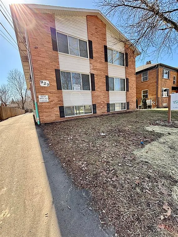 927 W. Shiawassee St. #2-12 — Photo 3