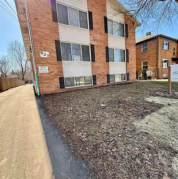 927 W Shiawassee St #2-12 — Photo 3