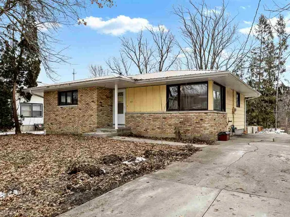 417 N 1st St, West Branch, IA 52358