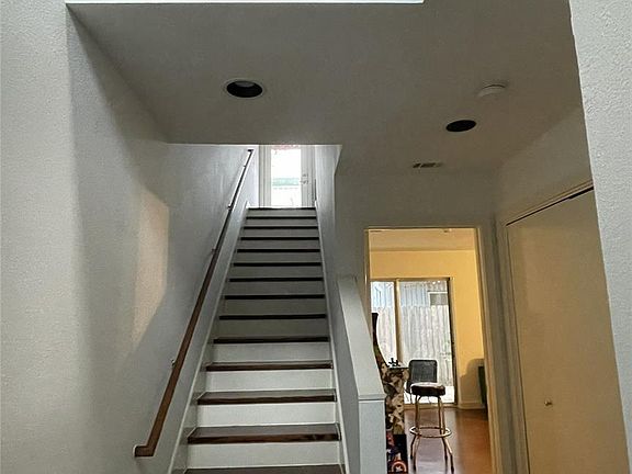 3rd image of 2918 Commerce St