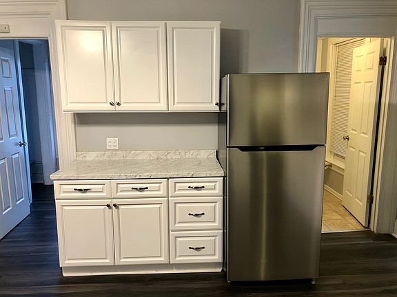 3rd image of 1 Lincoln Ave Floor 1