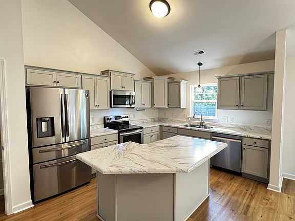 3rd image of 225 Westfield Dr