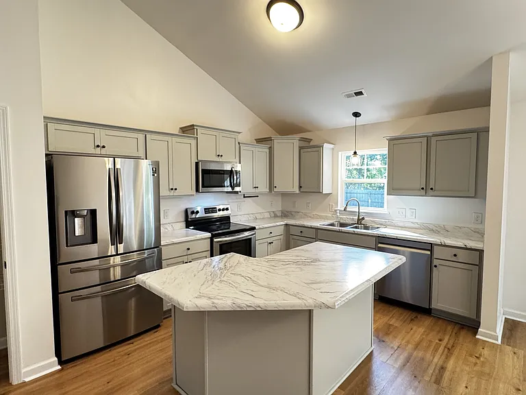 225 Westfield Dr — Photo 3