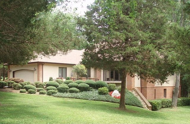 Stunning Home in Splendid Location 