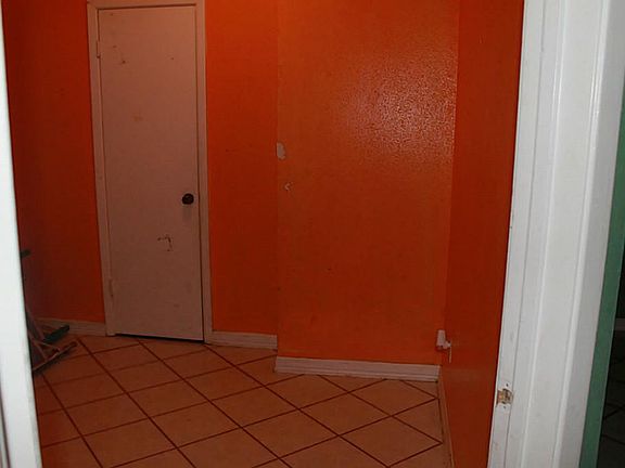 5th image of 3215 Woodmont Dr