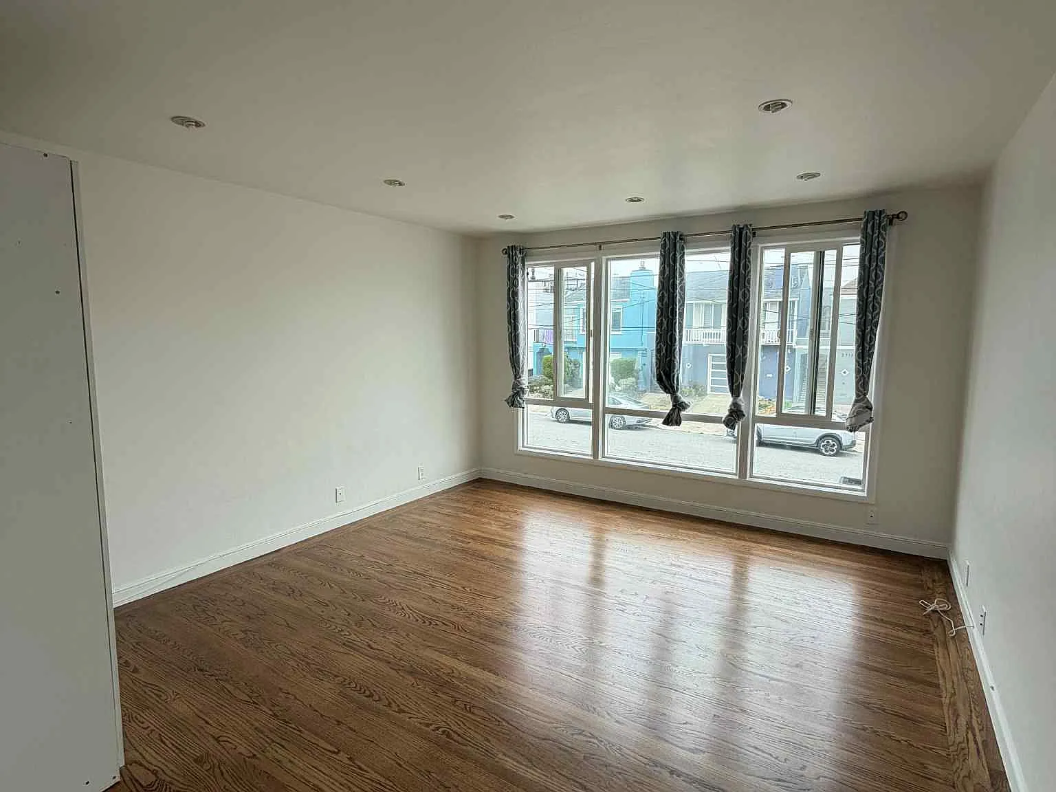 2721 43rd Ave — Photo 1