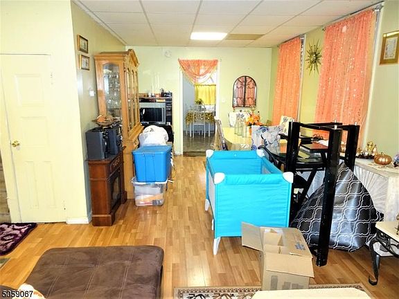 5th image of 1080 Sanford Ave