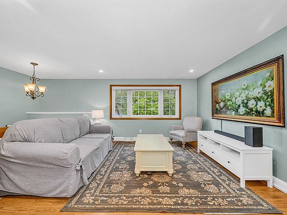 2nd image of 20 Greenlawn Ave