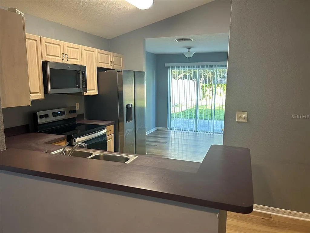 4 bed, 2.0 bath, 1358 sqft, $2,150 — Photo 3