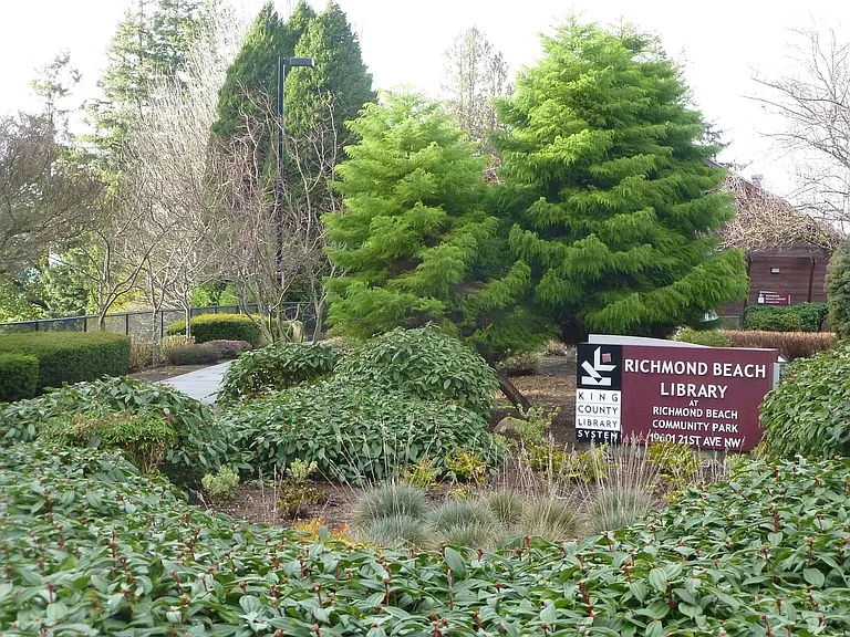 2-3 Blocks from Richmond Beach Library