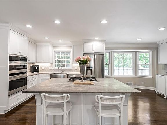 4th image of 3958 Saint Clair Ct