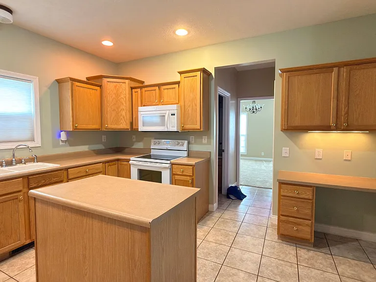 1036 Edgerton St — Photo 9