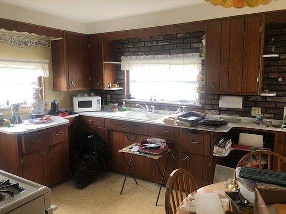 2nd image of 928 Courtland St