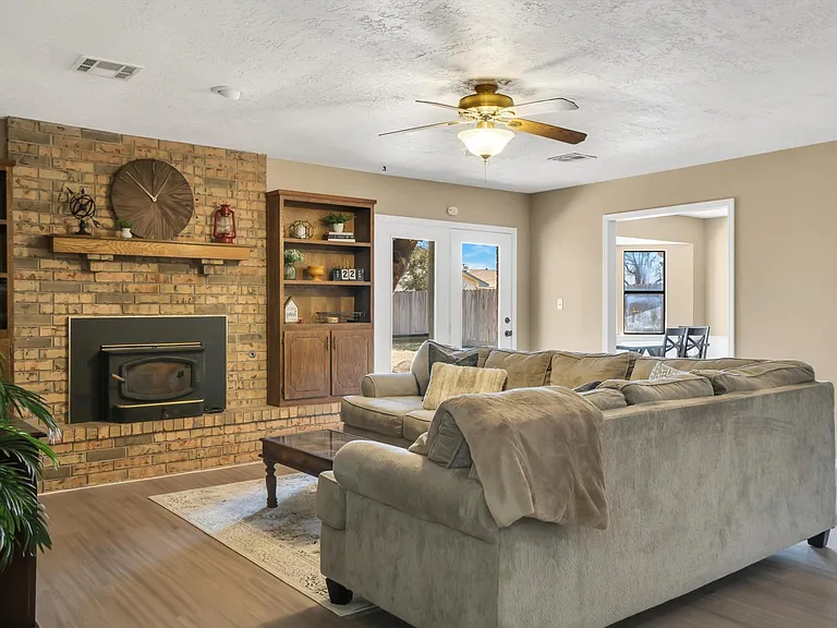 2600 Cherokee Strip St — Photo 2