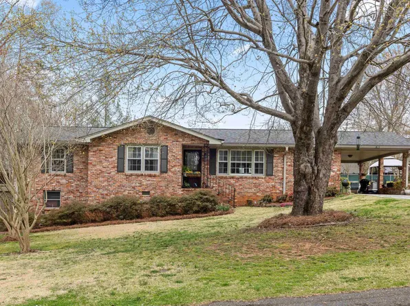 118 Gaston Dr, Travelers Rest, SC 29690