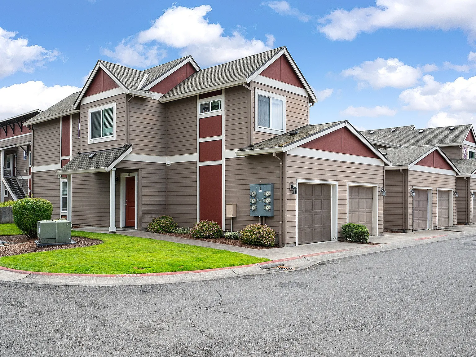 Fairview Court Townhomes — Photo 2