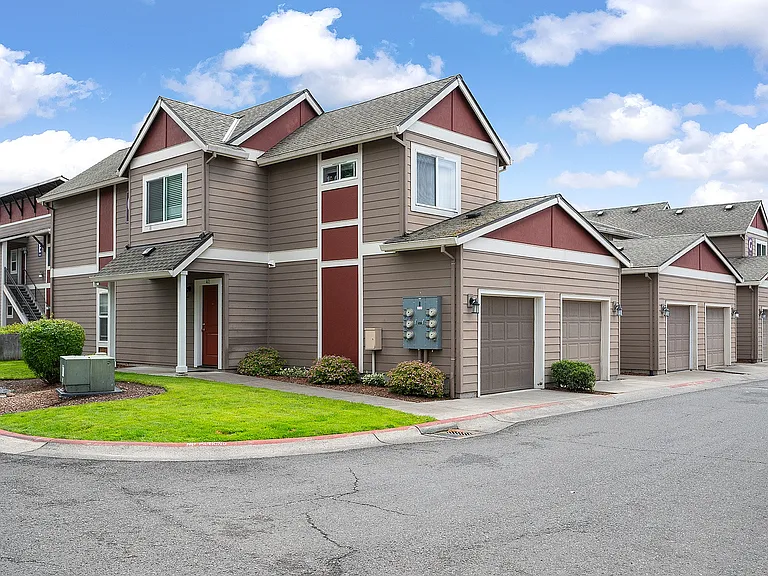 Fairview Court Townhomes — Photo 2