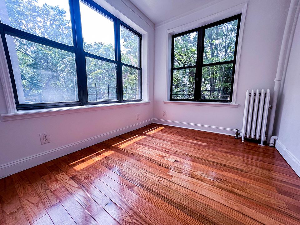 1st image of 24-09 28th St #22