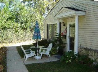 1122 Cove Dr, Prospect Heights, IL 60070