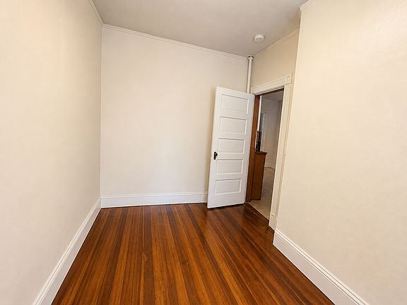 4th image of 18 Mount Hood Rd #1D