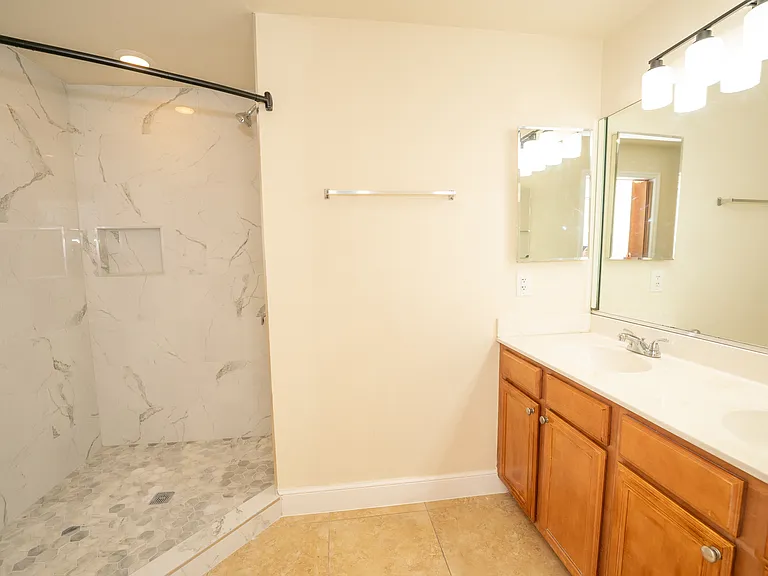 325 NE 23rd Ave #21 — Photo 12