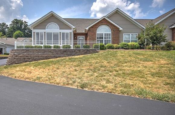 1st image of 150 Avonlea Pl