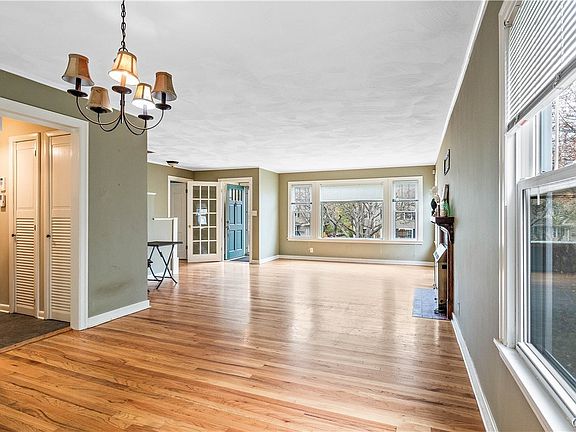 2nd image of 503 Crawford Ave