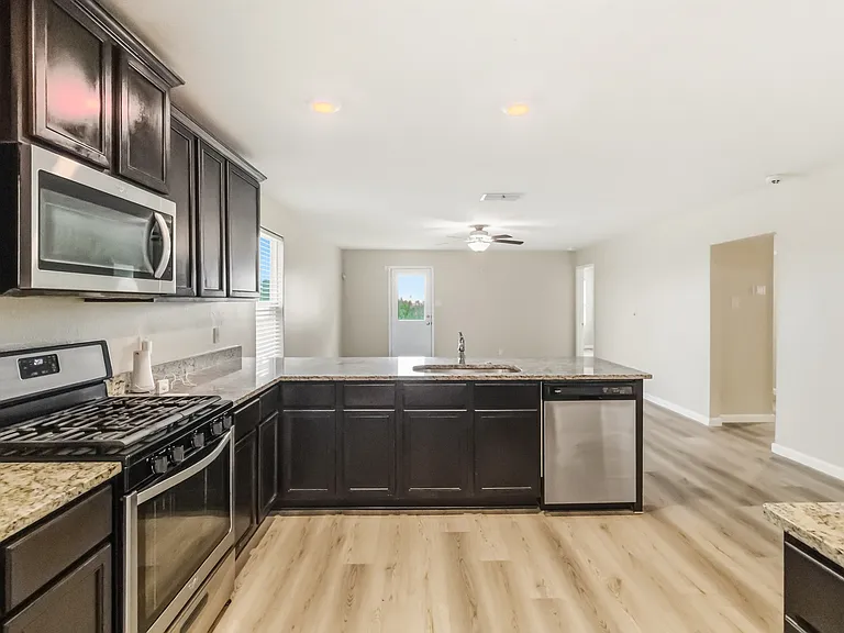 15027 Harbor Lndg — Photo 15