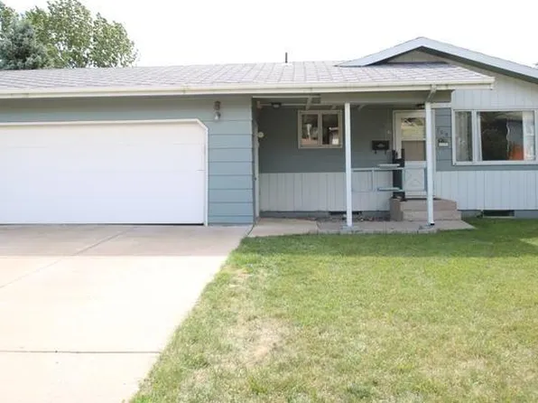709 Johns Dr NE, Mandan, ND 58554