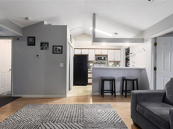 5th image of 2407 NE 68th St