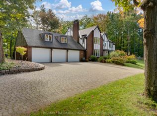 11 Park Trl, Springwater, ON L9X 0L3