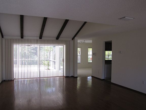 3rd image of 6547 Waterford Cir
