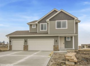 209 Summit Cir NW, Bondurant, IA 50035